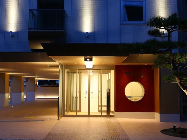 玄関（夜）