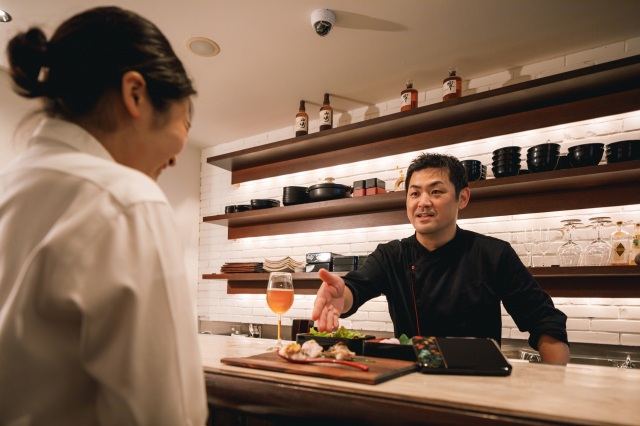 一階席はおでん中心の現代和食バル