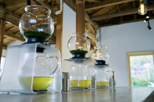 器が完成後、金沢茶寮でしか飲めない特別なお茶をお飲みいただきます。
