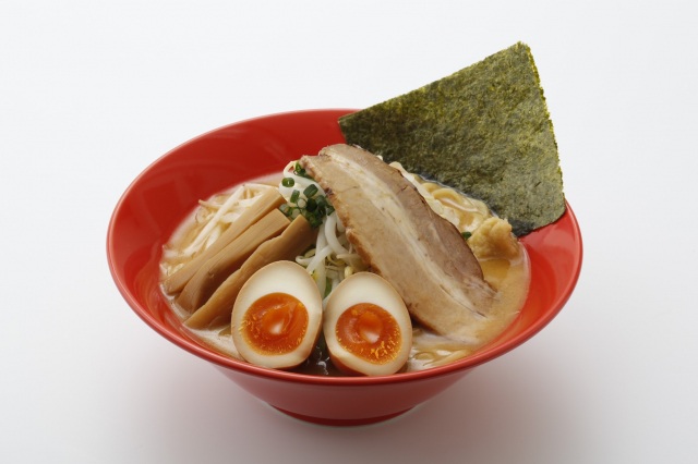 トッピングは味玉が人気です！