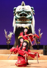 金沢三茶屋街の芸妓衆が総出演する金沢おどり（昨年公演、北國新聞社提供）