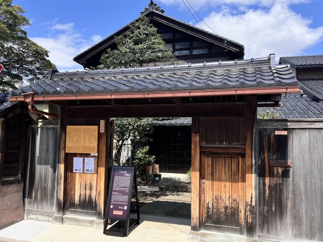 千田家庭園正門