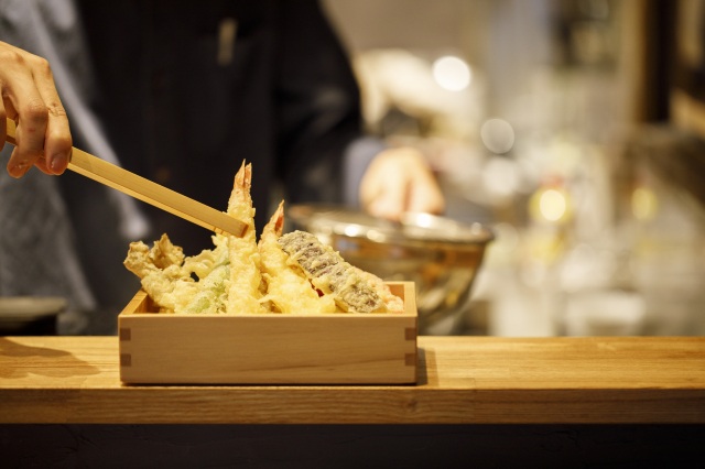 1つ165円〜常時30種類の天ぷらをご用意