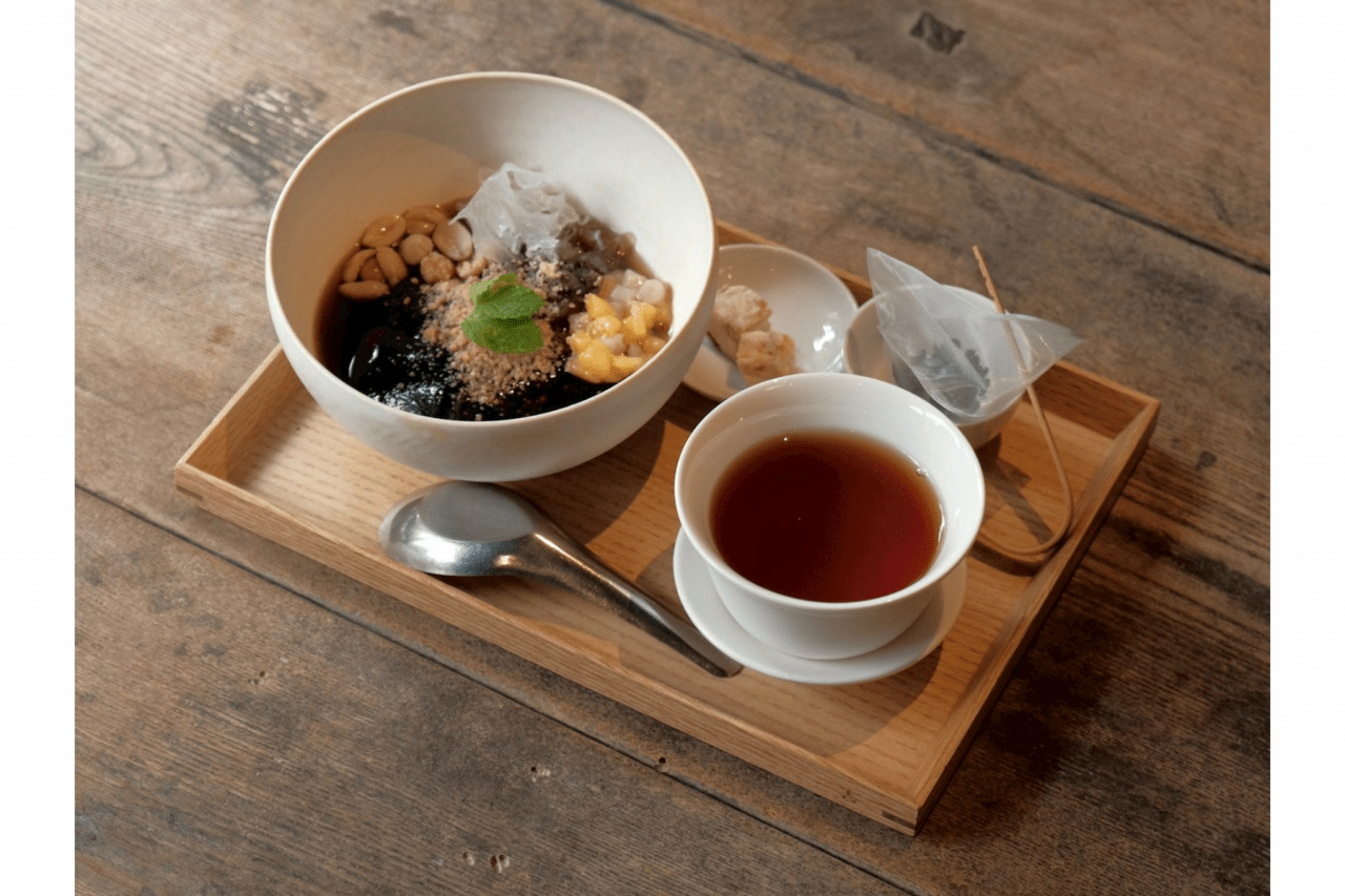 生姜シロップの豆花、仙草ゼリーなどをお飲み物とsetで