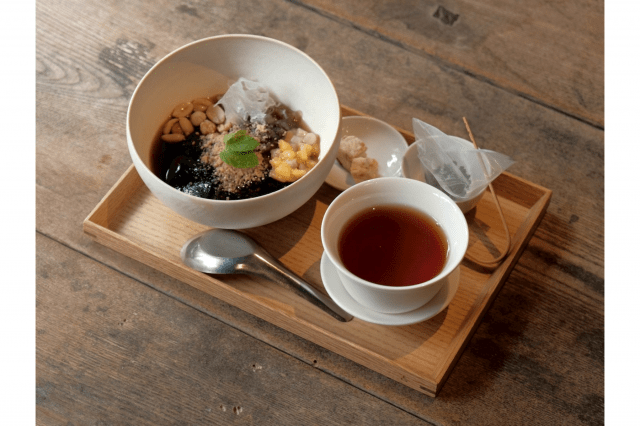 生姜シロップの豆花、仙草ゼリーなどをお飲み物とsetで