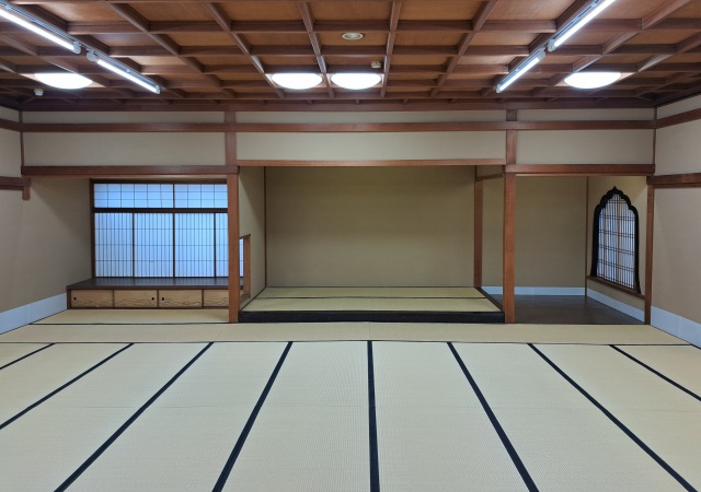 茶会や展示会、各種お稽古や発表会に適した和室を完備