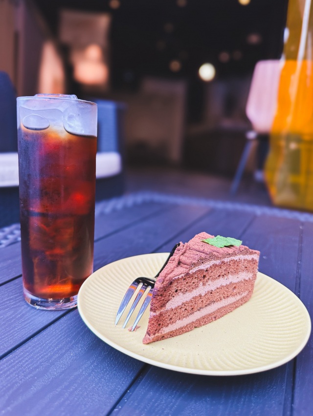 アイスコーヒーとピュアチョコケーキ